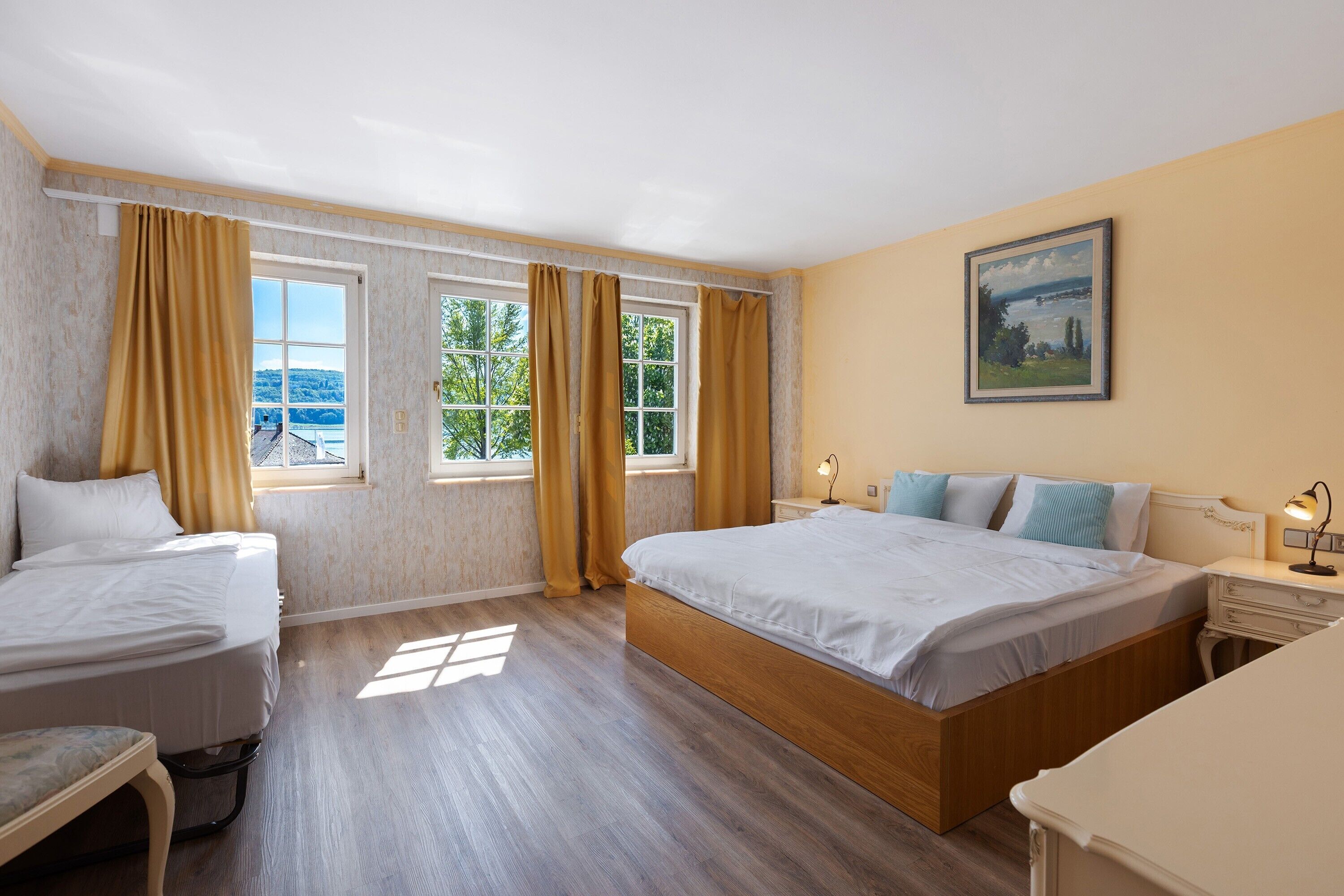 1 bedroom, free WiFi, bed sheets. Room '3-Bett Mit Seeblick' with Lake View, Shared Terrace and Wi-Fi