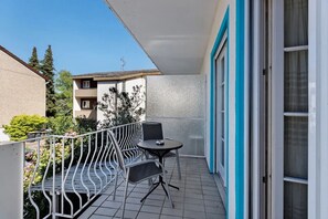 Outdoor dining - Room '2-Bett Ohne Seeblick' with Shared Terrace, Balcony and Wi-Fi (Reichenau)
