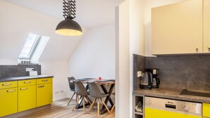 Kaffetrakter/tekoker, kjøleskap, ovn og kokeplater
