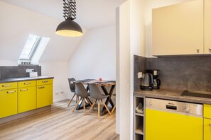 Réfrigérateur, four, plaque de cuisson, lave-vaisselle