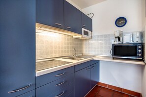 Refrigerador, microondas, horno, cafetera/tetera