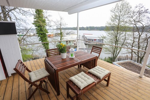 Ferienwohnung 'Groß 55qm' mit Seeblick, Privatterrasse und Wi-Fi