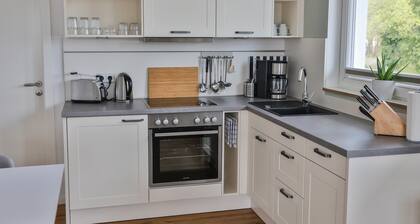 Ferienwohnung 'Groß 55qm' mit Seeblick, Privatterrasse und Wi-Fi