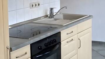 Refrigerador, horno, placa de cocina, cafetera/tetera