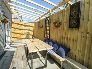 Outdoor dining - Ty Copr (Amlwch)
