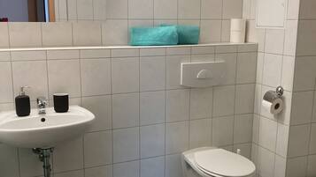 Een douche, handdoeken