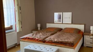 1 bedroom, free WiFi, bed sheets