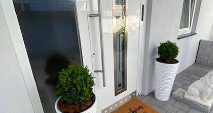 Ferienwohnung 'Schwarzwaldzauber' mit Bergblick, privater Terrasse und Wi-Fi