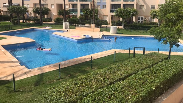 Pool - 2 bedroom apartment in the Oasis complex (Roquetas de Mar)