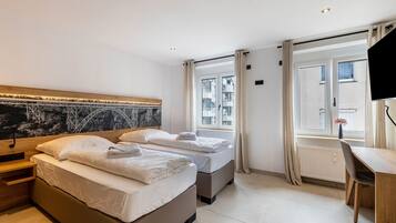 3 habitaciones, tabla de planchar con plancha y wifi gratis