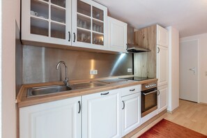 オーブン、食器洗い機、コーヒー / ティーメーカー、電気ポット