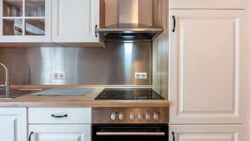 Oven, dishwasher, coffee/tea maker, electric kettle