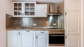 Oven, dishwasher, coffee/tea maker, electric kettle