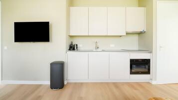 Microondas, lavavajillas y cafetera o tetera