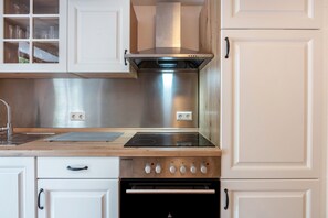 Oven, dishwasher, coffee/tea maker, electric kettle