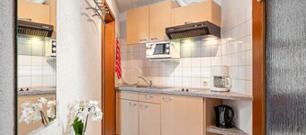 Apartment '6' with Mountain View, Shared Terrace and Wi-Fi