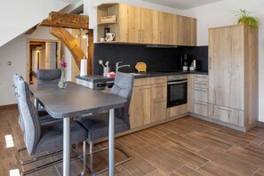 Réfrigérateur, four, plaque de cuisson, lave-vaisselle