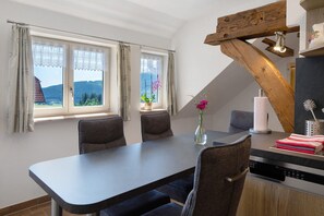 Dining - Holiday Apartment 'Heuboden' with Mountain View, Shared Garden (Titisee-Neustadt)