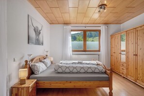 1 bedroom, free WiFi, bed sheets