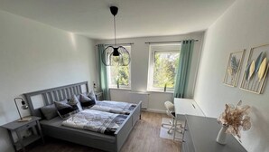 2 bedrooms, internet, bed sheets