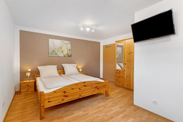 1 bedroom, free WiFi, bed sheets