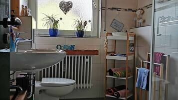 淋浴设施、吹风机、毛巾