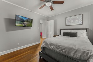 3 bedrooms, iron/ironing board, WiFi, bed sheets