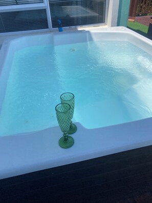 Bain à remous extérieur