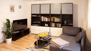 Fernseher, Tischtennisplatte