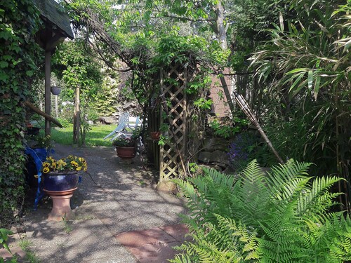 Apartment 'Haus Zur Bienenweide' with Shared Terrace, Balcony and Wi-Fi