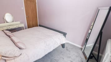 1 Schlafzimmer, individuell dekoriert, individuell eingerichtet