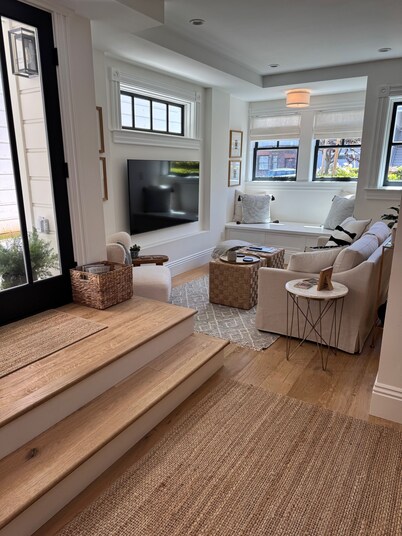 Brand new 1-bedroom & den condo in Pac Heights, San Francisco with WiFi, AC