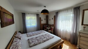 2 slaapkamers, een strijkplank/strijkijzer, gratis wifi, beddengoed