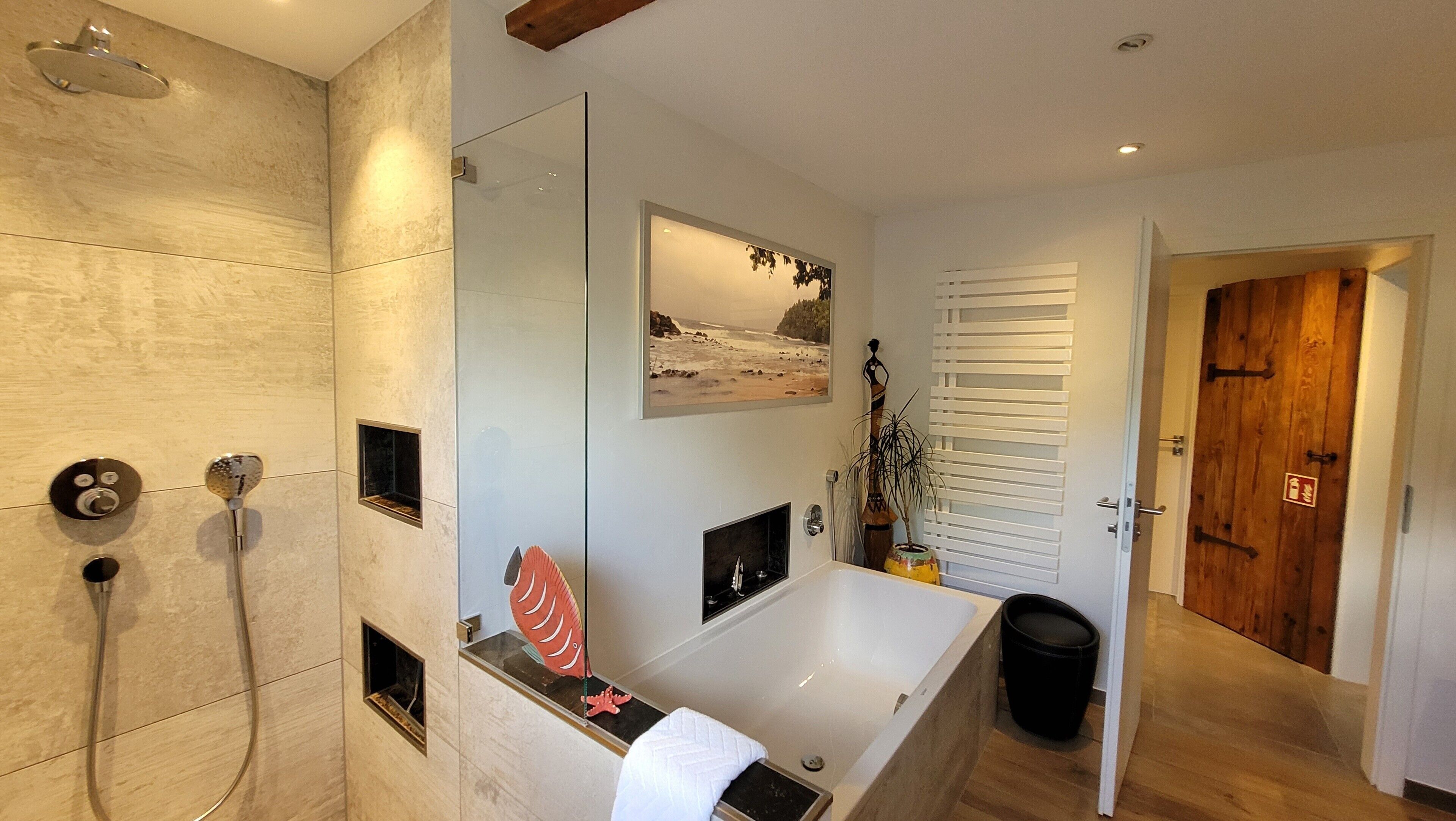 Dusche, Haartrockner, Handtücher