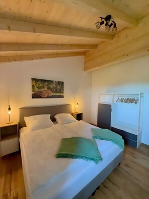 3 bedrooms, free WiFi, bed sheets - Holiday Home 'Steinackerhof - 2' with Mountain View, Shared Garden and Wi-Fi (Dachsberg (Südschwarzwald))
