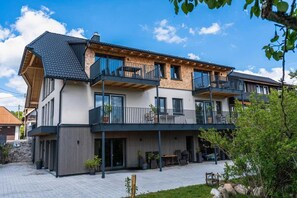 Exterior - Holiday Apartment 'Spatzennest' with Mountain View, Balcony and Wi-Fi (Dachsberg (Südschwarzwald))
