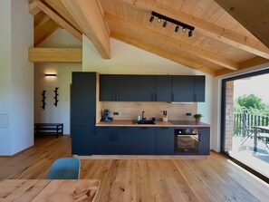 Fridge, oven, stovetop, dishwasher