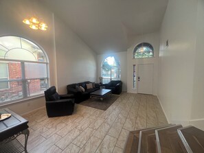 Interior - Round Rock 3-bedroom house with loft office +Yard+WiFi, AC- Near Kalahari (Round Rock)