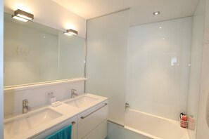 Douche, serviettes fournies