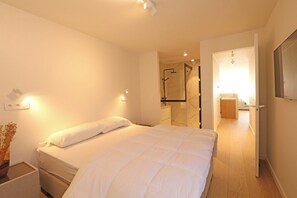 2 chambres, fer et planche à repasser, accès Internet