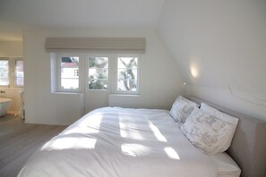 5 bedrooms, iron/ironing board, travel crib, free WiFi