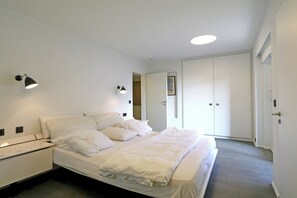 4 bedrooms, free WiFi - Apartment in Het Zoute with Sea Views (KNOKKE)