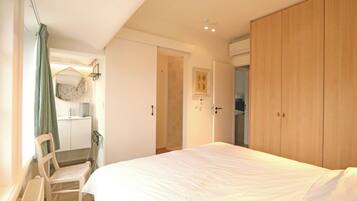 5 slaapkamers, een strijkplank/strijkijzer, reisbedje, gratis wifi