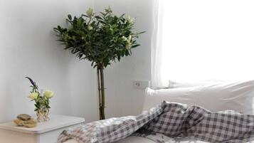 2 Schlafzimmer, Schreibtisch, Bügeleisen/Bügelbrett, Reisekinderbett