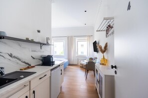 Fridge, microwave, stovetop, coffee/tea maker