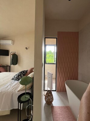 2 chambres, fer et planche à repasser, Wi-Fi, draps fournis