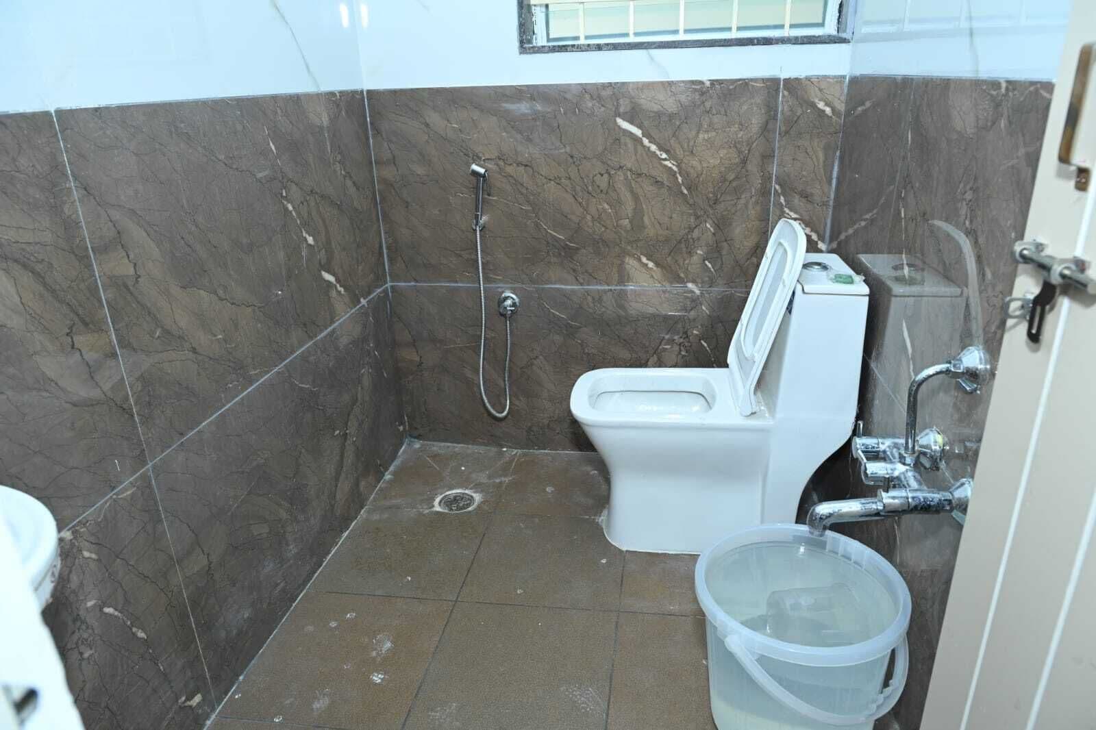 Shower, free toiletries, towels, soap