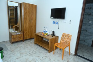 Desk, laptop workspace, iron/ironing board, free WiFi