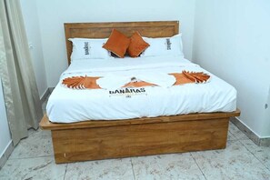 Standard Room | Desk, laptop workspace, iron/ironing board, free WiFi