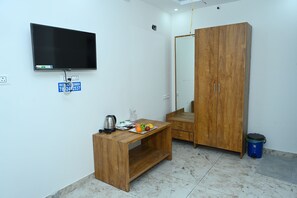 Desk, laptop workspace, iron/ironing board, free WiFi